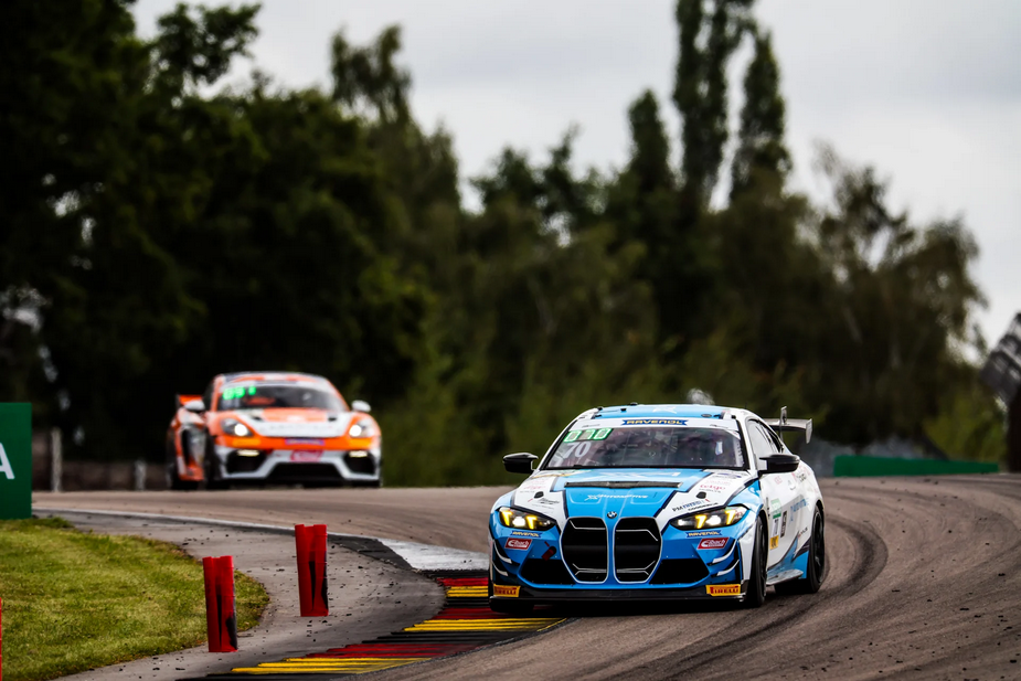 Moser scores first GT4 Top 10 results - Race Academy