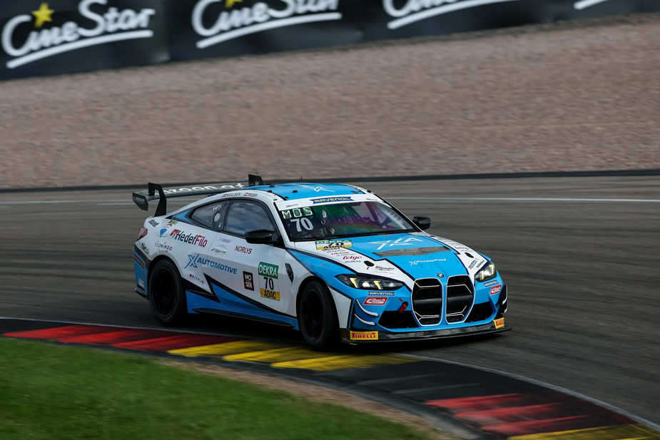 Moser scores first GT4 Top 10 results - Race Academy